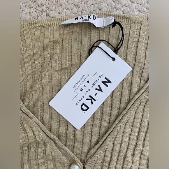 New with tags! NA-KD green top - Picture 3 of 4
